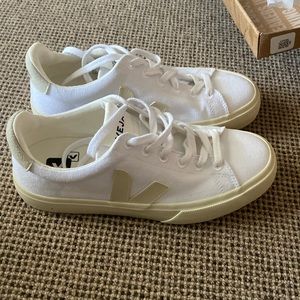 Brand new Vejas never worn. Selling because they are a little too big on me.